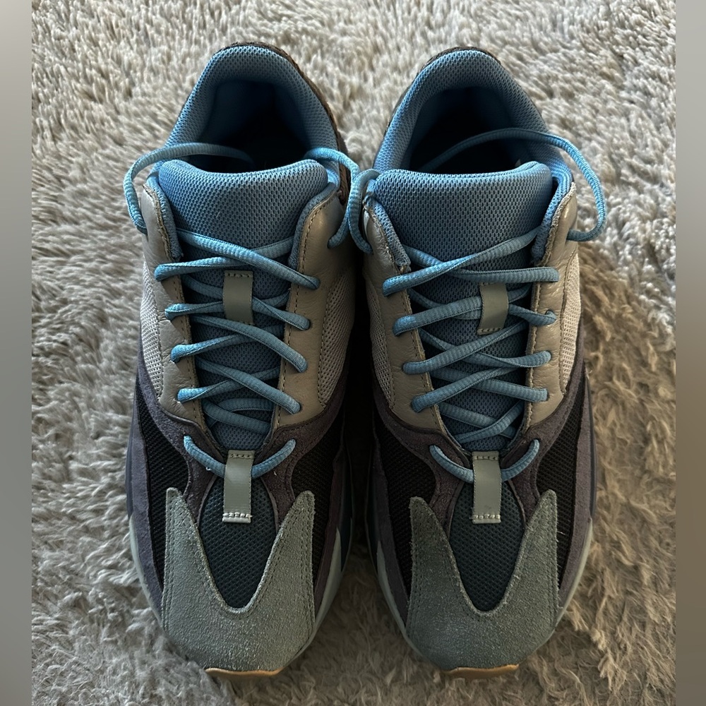 YEEZY 700